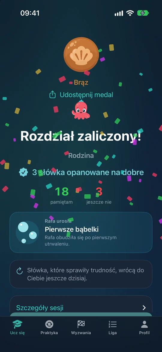 Ekran po lekcji: rozdział zaliczony, brązowy medal, 18 słówek zapamiętanych i 3 do powtórki.